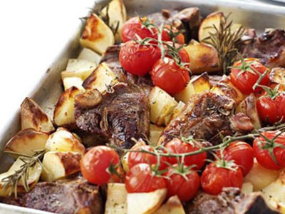 Σήμερα, Τσικνοπέμπτη φτιάχνουμε κατσικάκι στο φούρνο με ντοματίνια